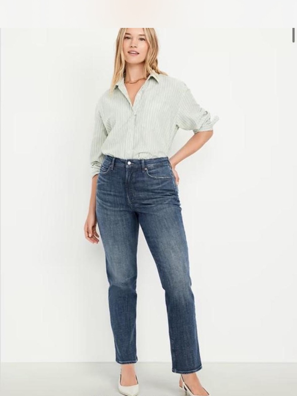 Old Navy Women’s Straight Leg Jeans in Medium Blue Wash